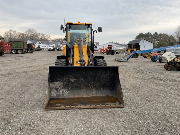 2025-jcb-409-image-2