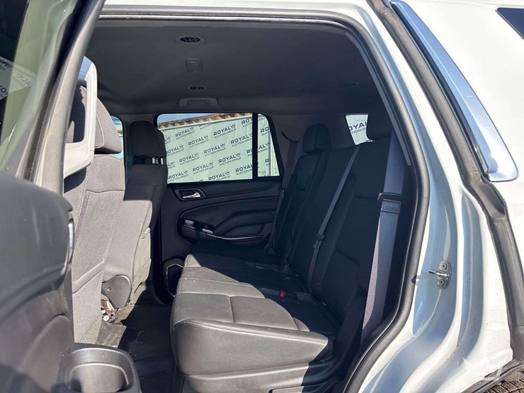 2017-chevrolet-tahoe-image-14