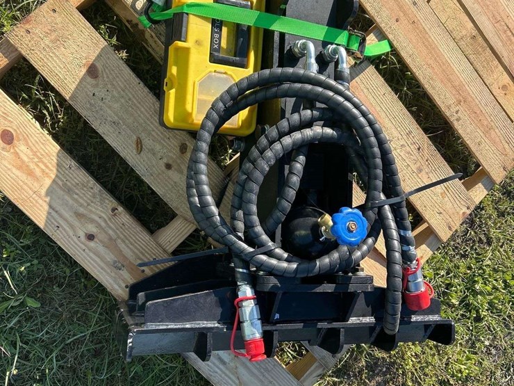 hydraulic-breaker-mini-skid-steer-attachment-image-5