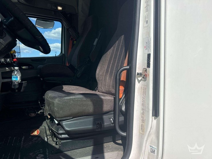 2019-peterbilt-579-image-14