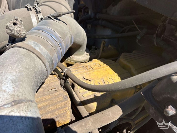 2001-freightliner-fl112-image-9