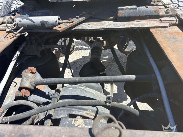 2001-freightliner-fl112-image-22