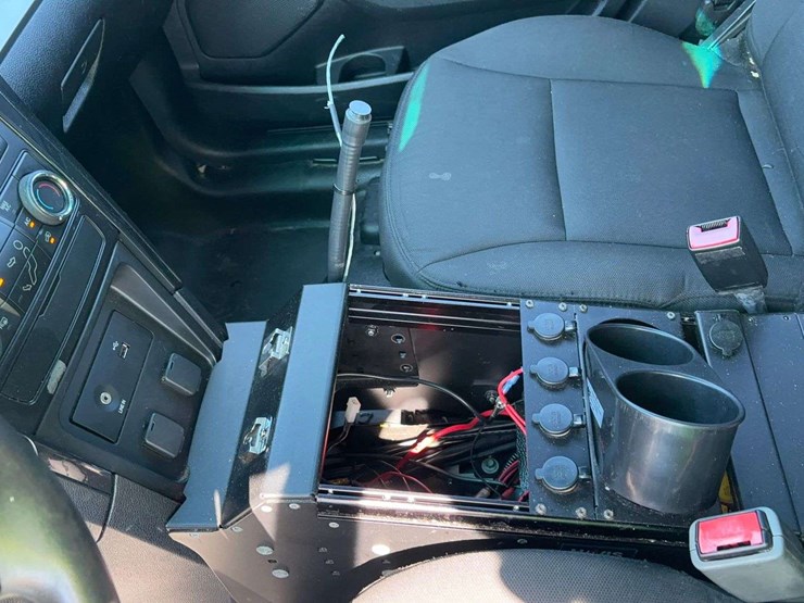 2017-ford-explorer-image-17