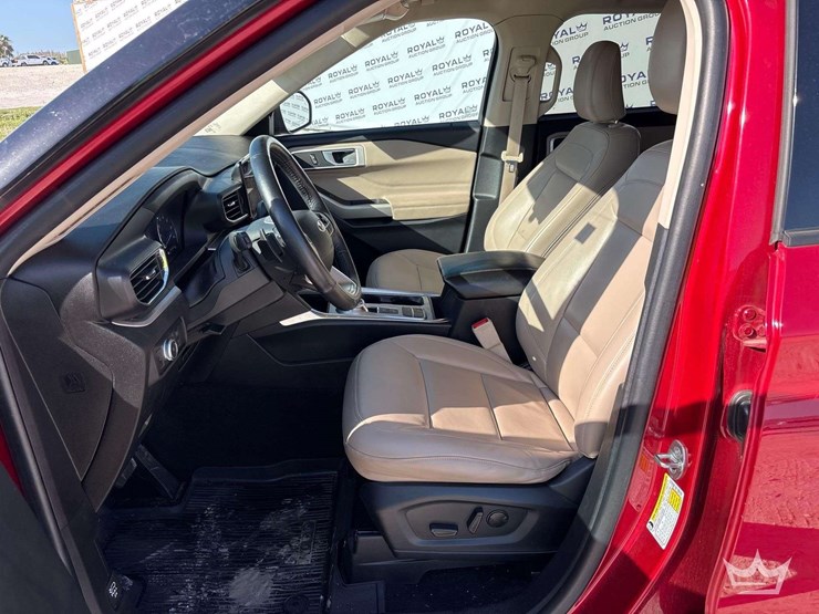 2021-ford-explorer-image-12