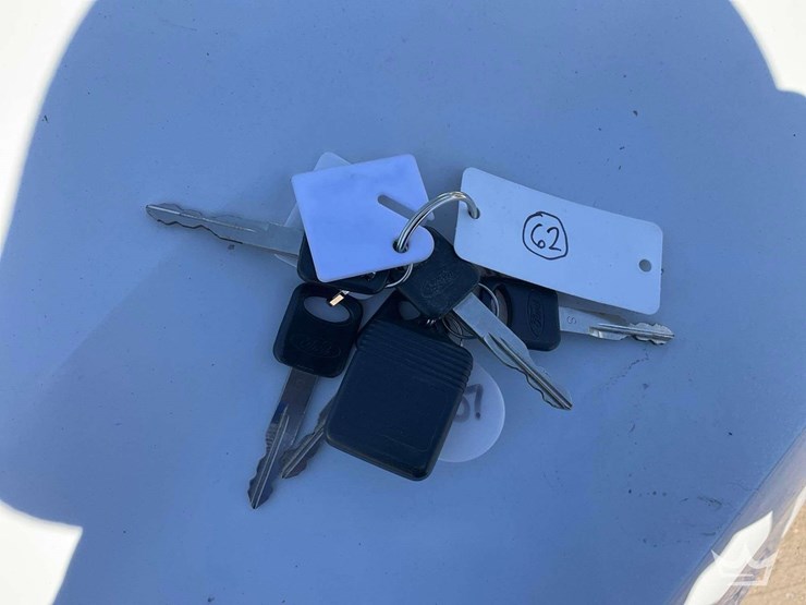 2016-ford-explorer-image-38