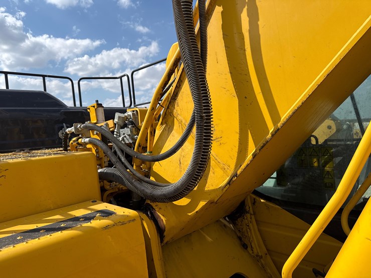 2023-komatsu-pc210-image-31