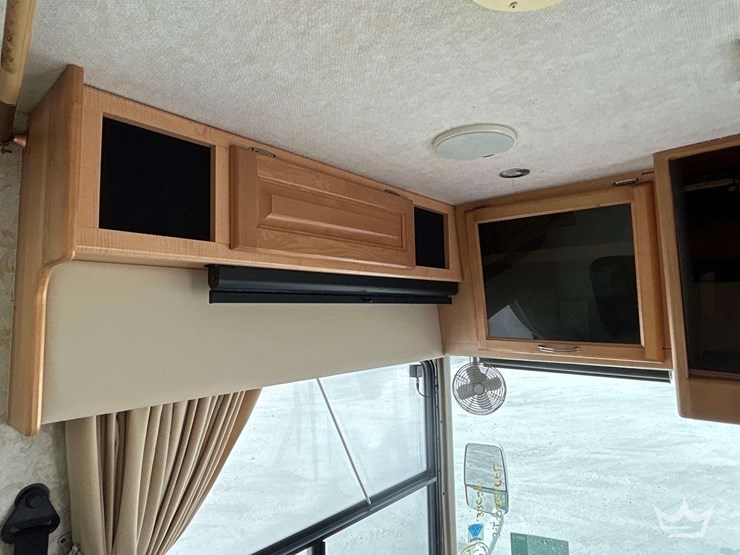 2005-freightliner-tropi-cal-t396-39ft.-class-a-motorhome-image-21