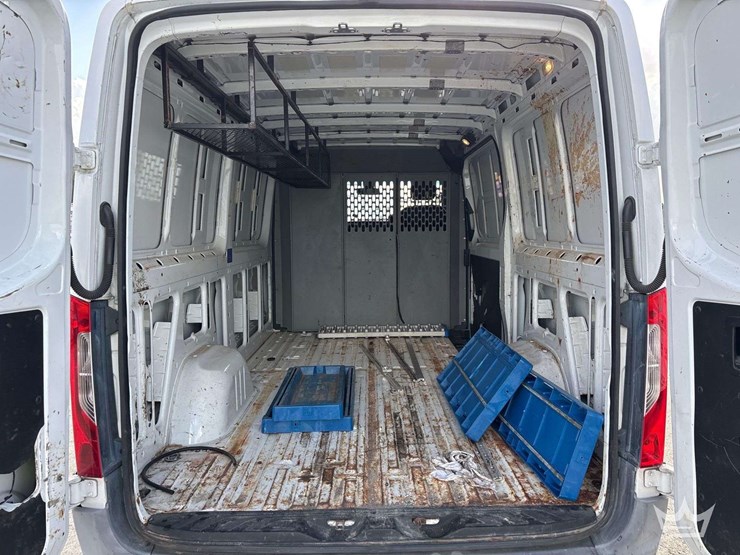 2019-mercedes-sprinter-2500-cargo-van-image-12