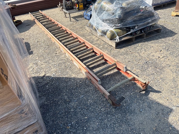 #8045-•-40ft-extendable-ladder-image-1