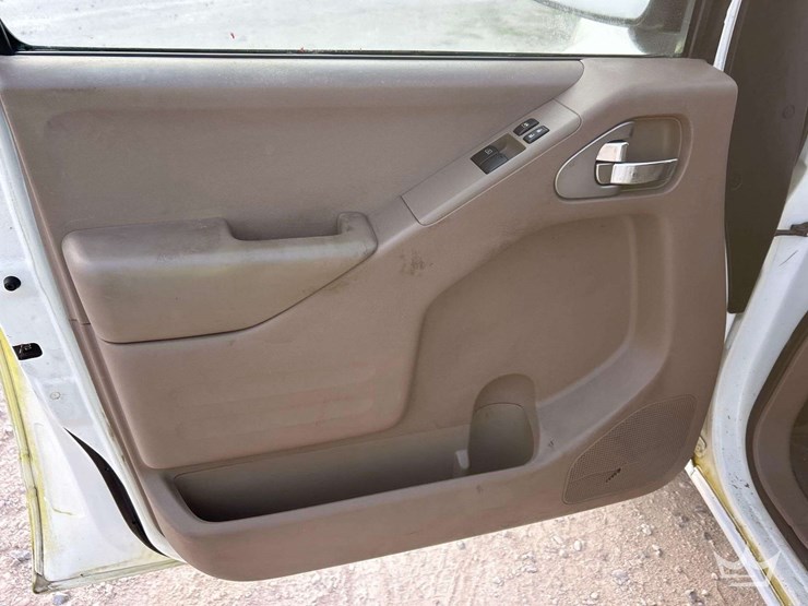 2015-nissan-frontier-image-11