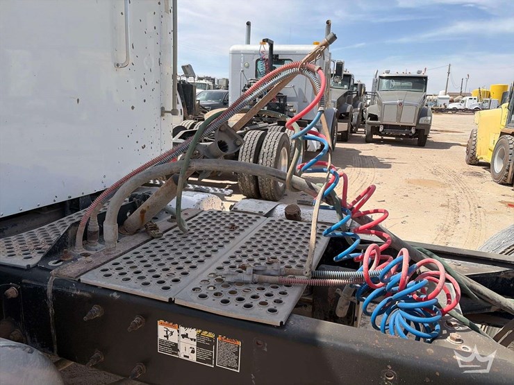 2018-kenworth-t800-image-12