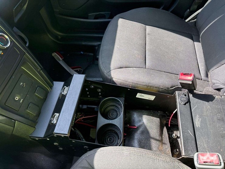 2018-ford-explorer-image-16