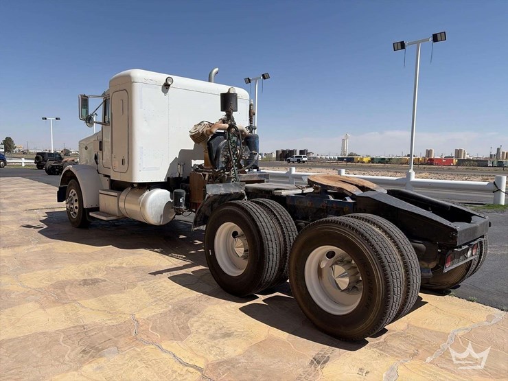 2001-peterbilt-378-image-3