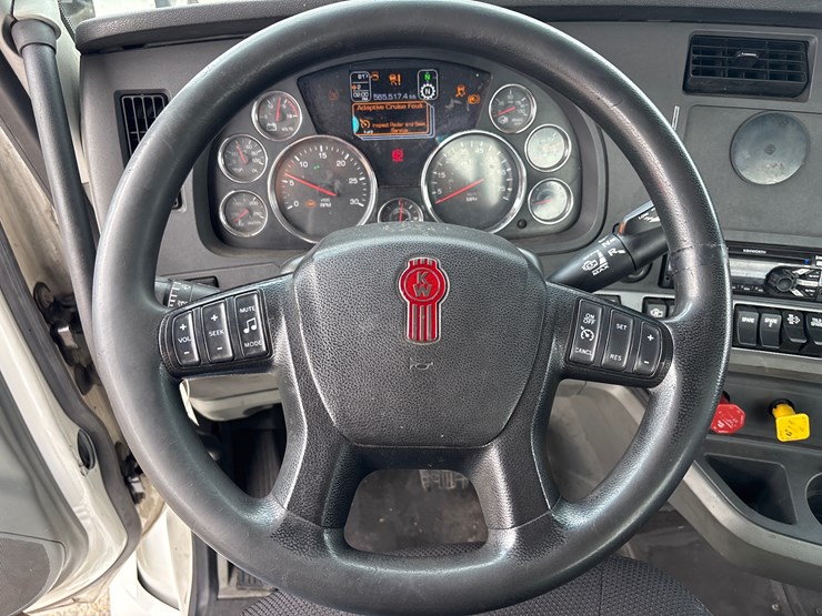 2020-kenworth-t680-image-10