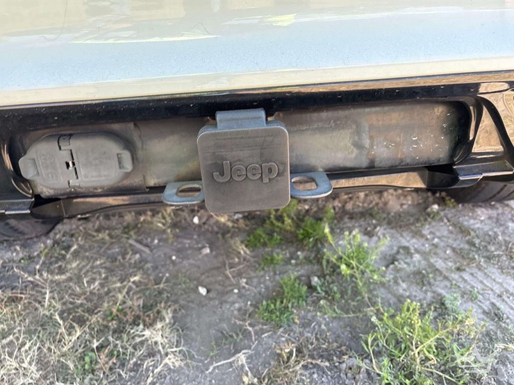 2011-jeep-grand-cherokee-laredo-image-5