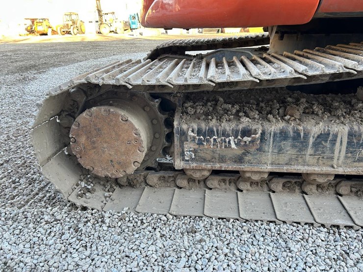 hitachi-zx135us-6-image-12