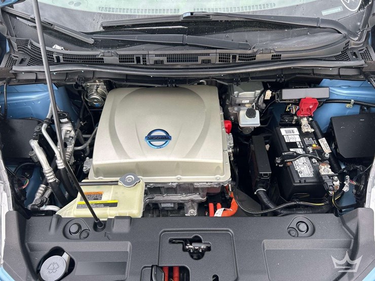 2015-nissan-leaf-hatchback-image-7