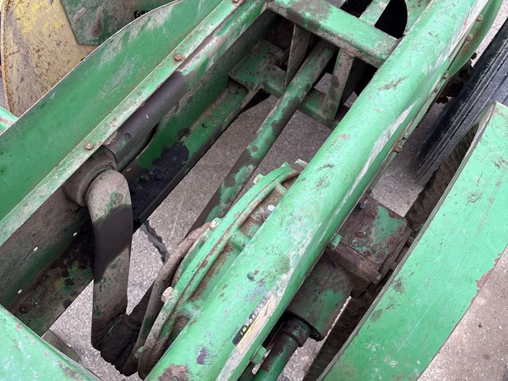 john-deere-24t-image-14