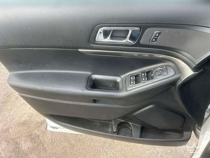 2018-ford-explorer-image-12