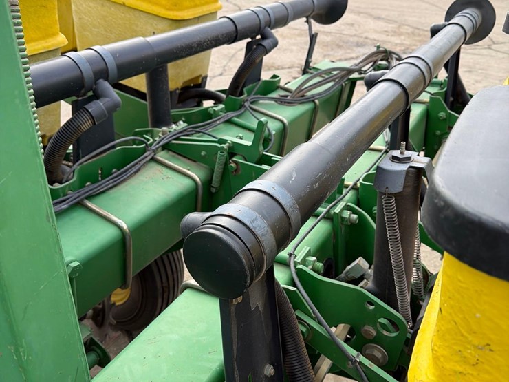 john-deere-7200-image-48