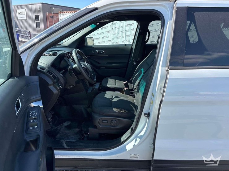 2017-ford-explorer-image-11