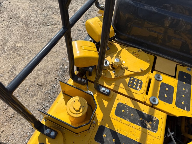 2023-komatsu-pc210-image-35