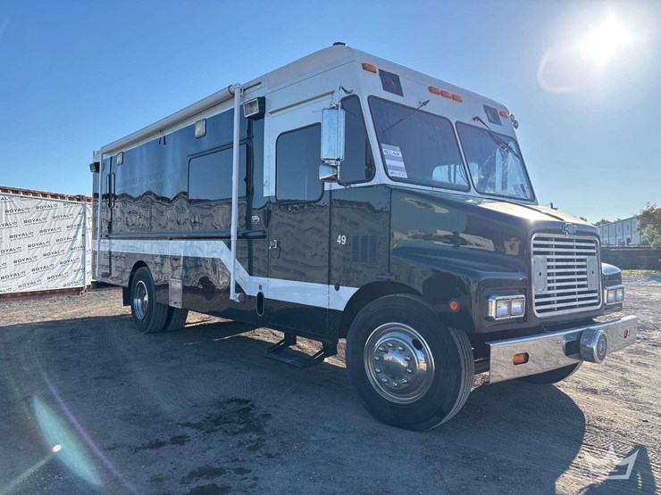 2013-chevrolet-step-van/-command-center-image-2