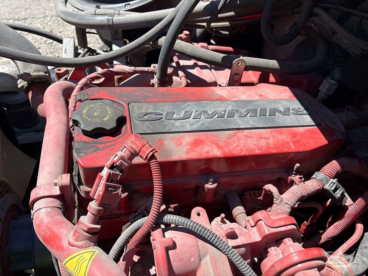 2020-freightliner-m2-106-image-9