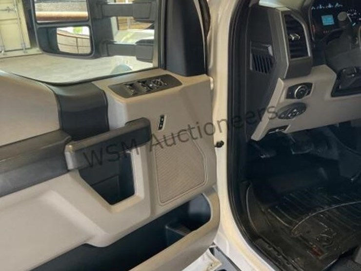 2017-ford-f550-image-25