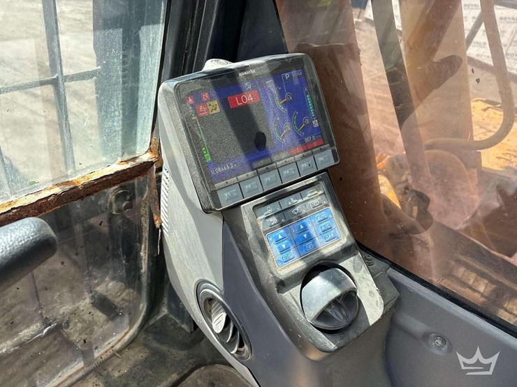 2020-komatsu-pc210-lc-image-35