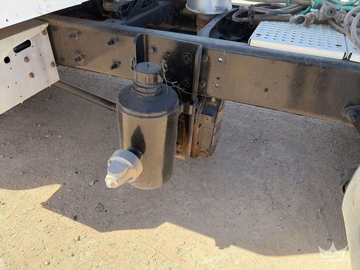 2007-international-9400i-t/a-sleeper-cab-truck-tractor-image-25