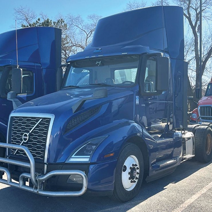 2018 VOLVO VNL300