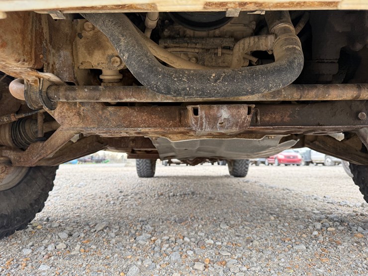 2005-gmc-2500-image-38