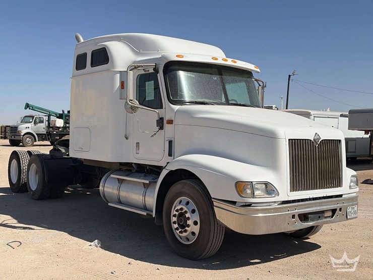 2007-international-9400i-t/a-sleeper-cab-truck-tractor-image-2