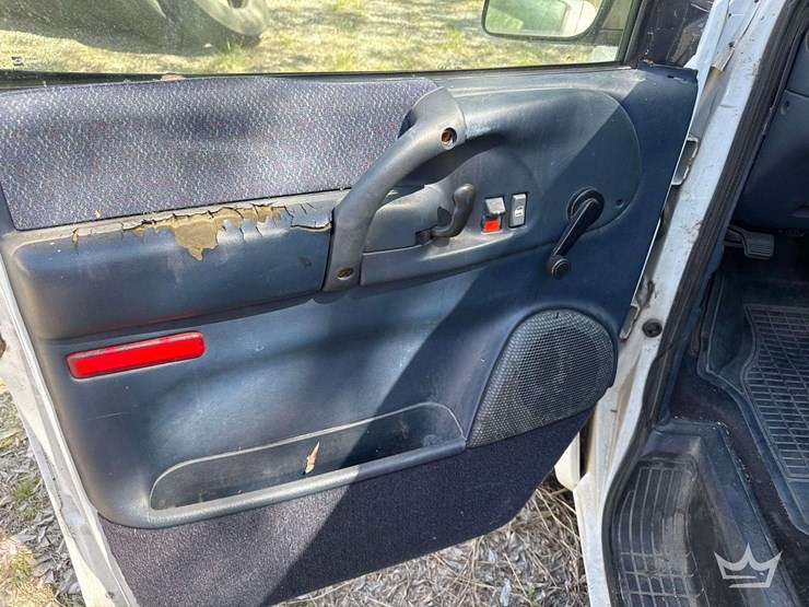 2000-chevrolet-astro-image-12