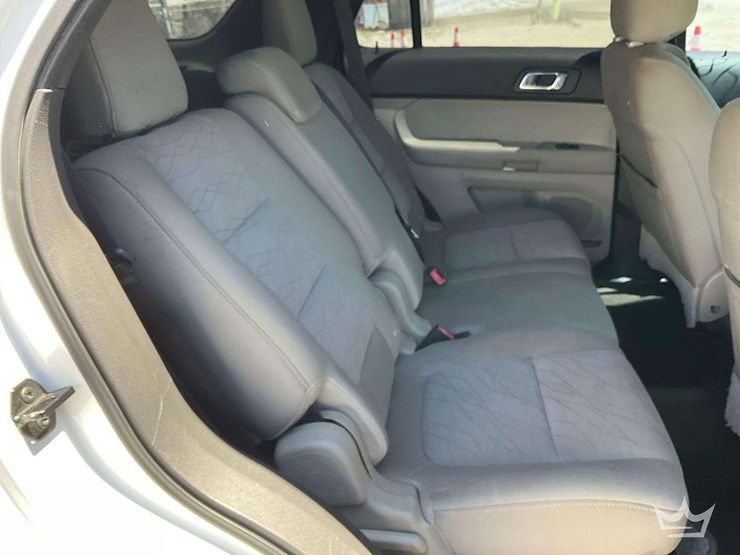 2014-ford-explorer-image-27