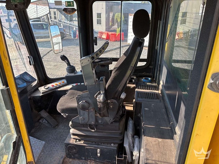 2018-bomag-bc572-articulated-refuse-compactor-image-12