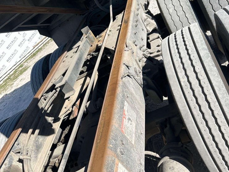 2014-freightliner-114sd-image-20