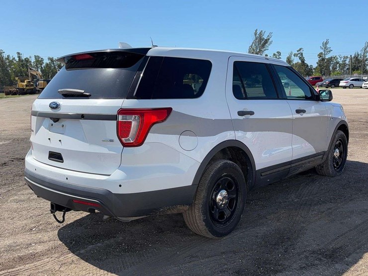 2017-ford-explorer-image-3