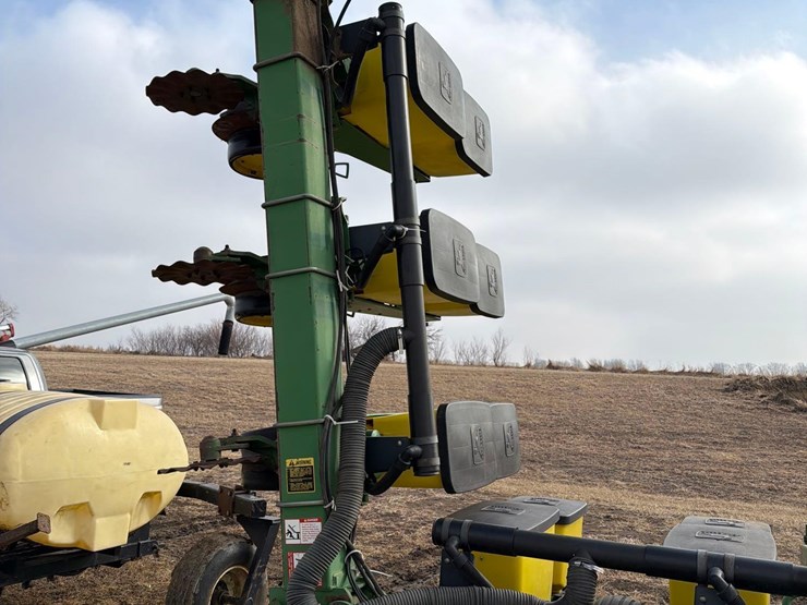 john-deere-7300-image-21