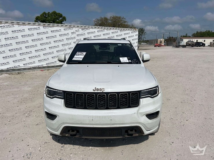 2016-jeep-grand-cherokee-image-22