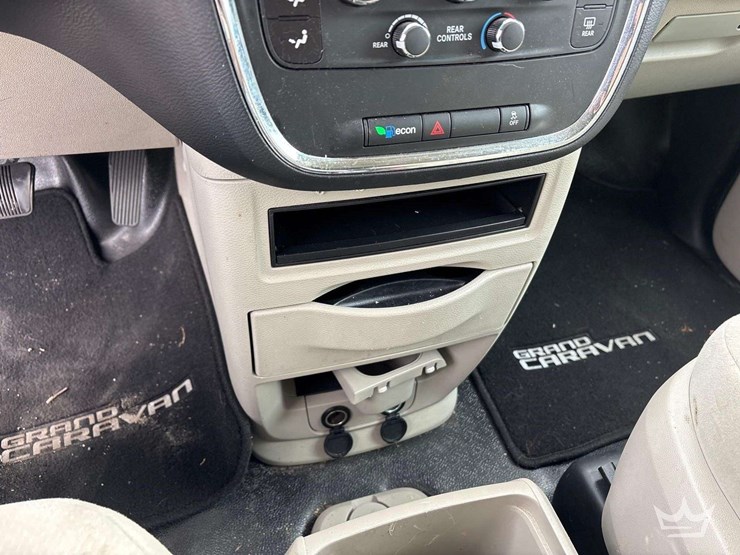 2014-dodge-caravan-image-22