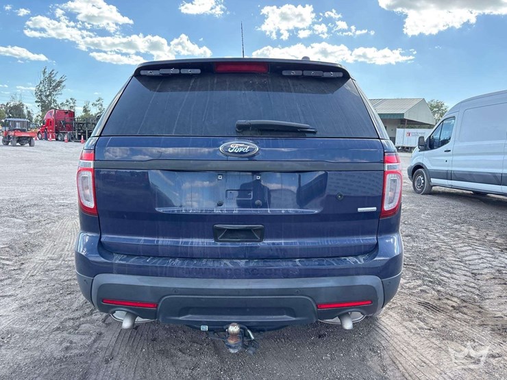 2015-ford-explorer-image-23