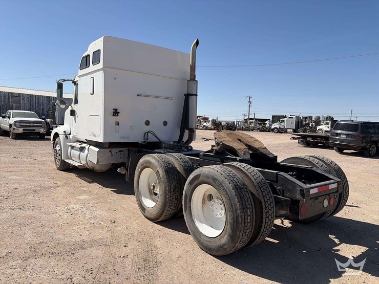 2007-international-9400i-t/a-sleeper-cab-truck-tractor-image-3