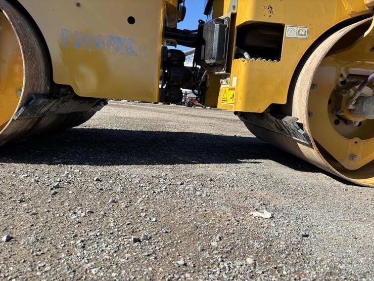 2018-caterpillar-cb24b-image-10