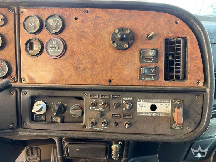 2001-peterbilt-378-image-13
