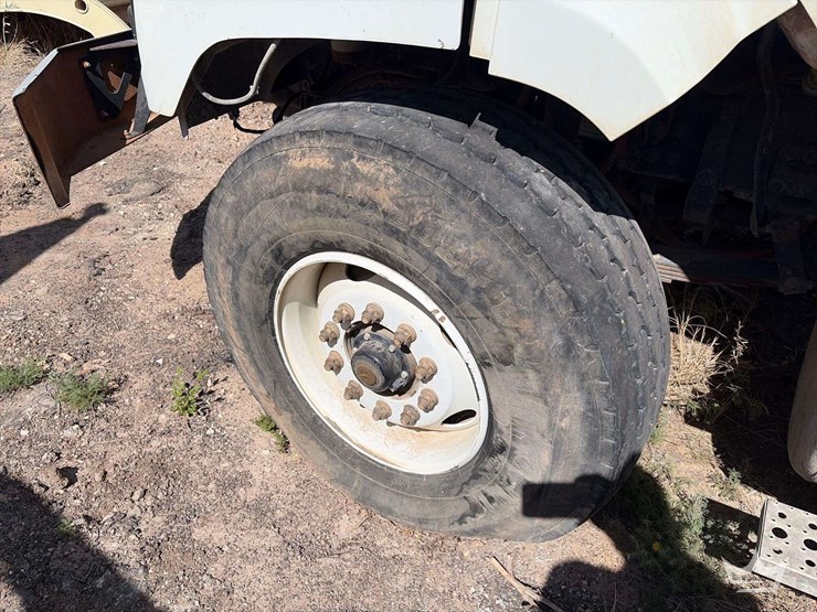 2016-freightliner-108sd-image-17