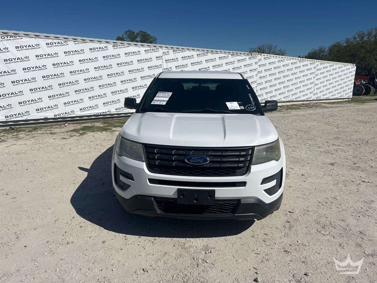 2016-ford-explorer-image-22