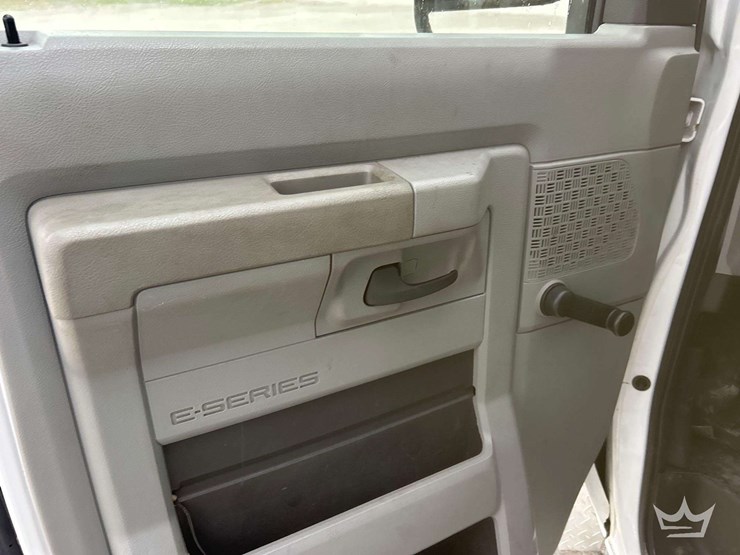 2015-ford-e350-image-11