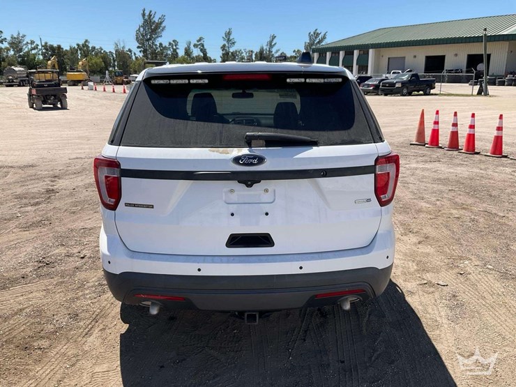 2016-ford-explorer-image-29